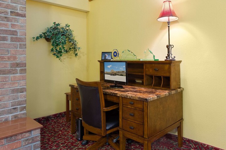 Business Center 25 of 25