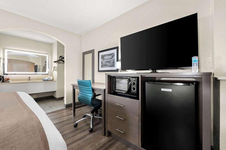 Room 14 of 24