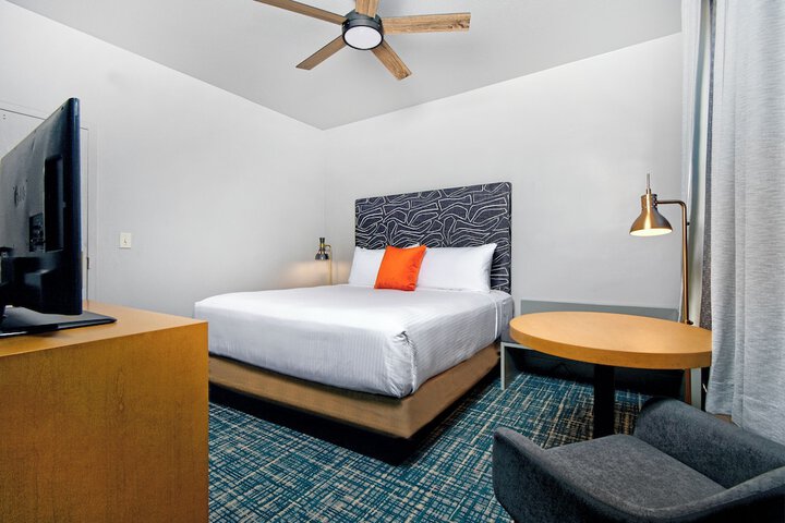 Room 13 of 24