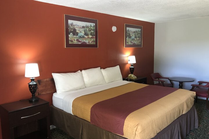 Room 32 of 84