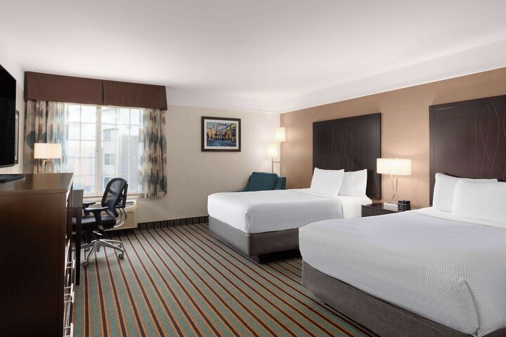 La Quinta Inn & Suites by Wyndham Bakersfield North