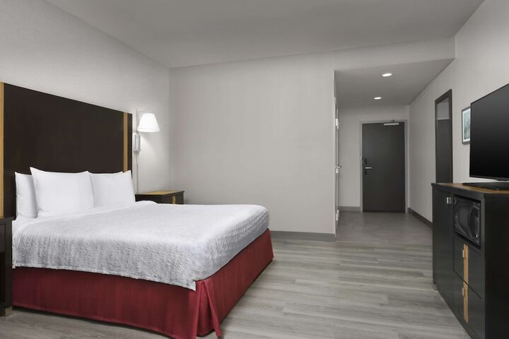 Room 17 of 34
