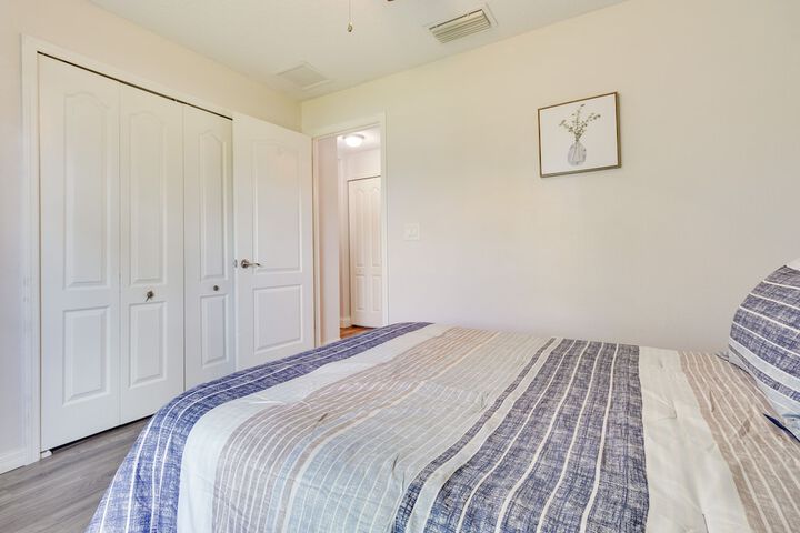 Charming Leesburg Getaway w / Screened Porch!