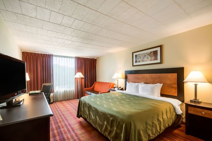 Room 13 of 32