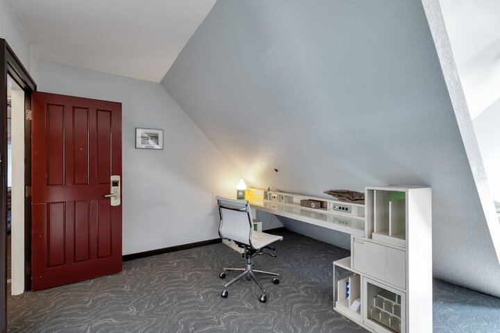 Room 49 of 68