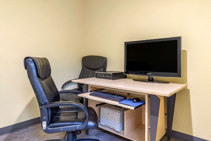 Business Center 36 of 36