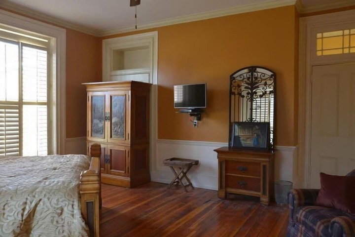Room 5 of 20