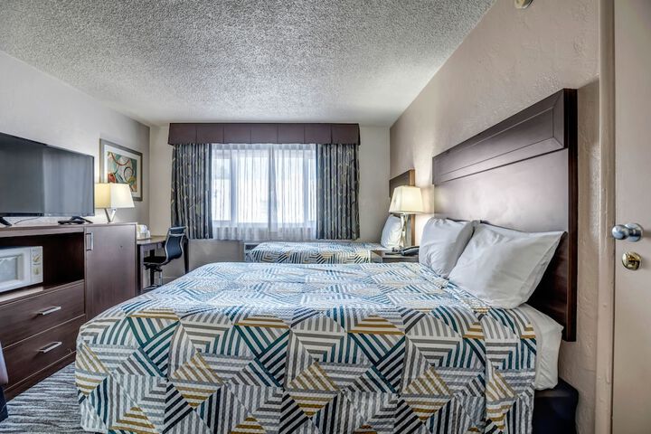 Room 32 of 86