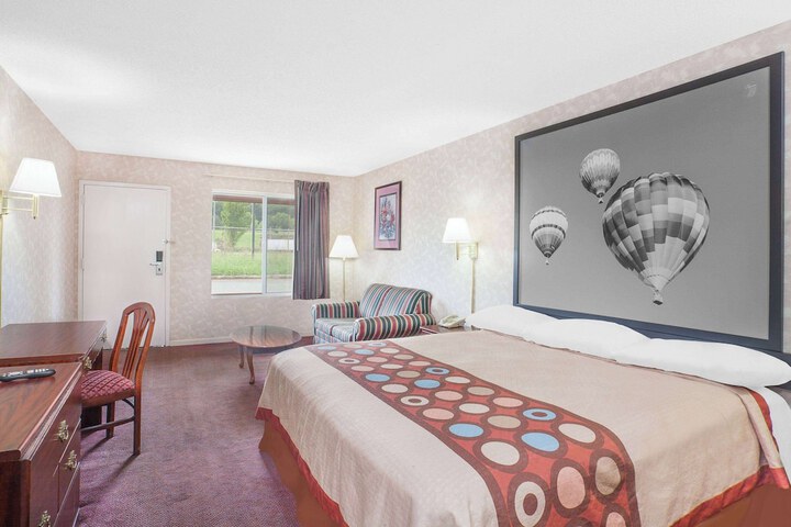 Room 6 of 15