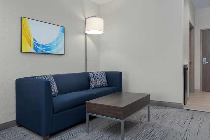 Holiday Inn Express & Suites Alexandria by IHG