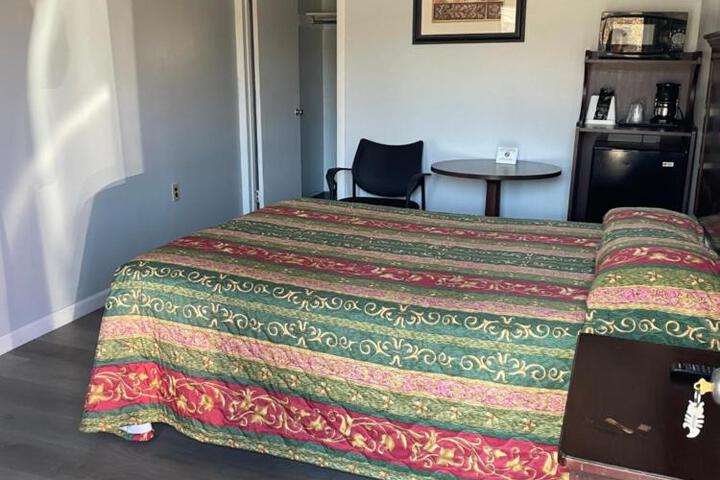 Perry-O Inn & Suites