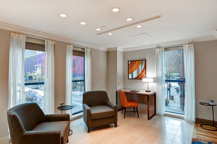 The Cincinnatian Hotel Curio Collection by Hilton