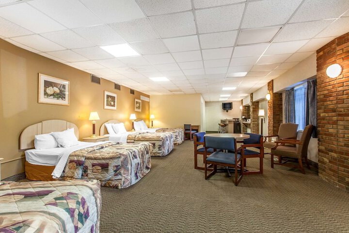 Room 28 of 44