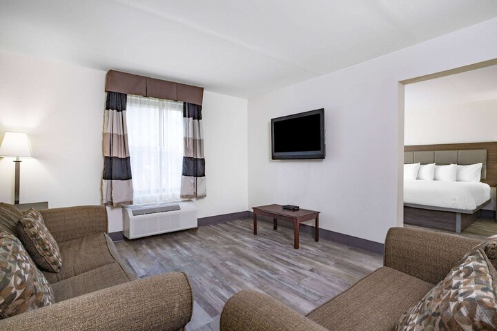 Room 10 of 16