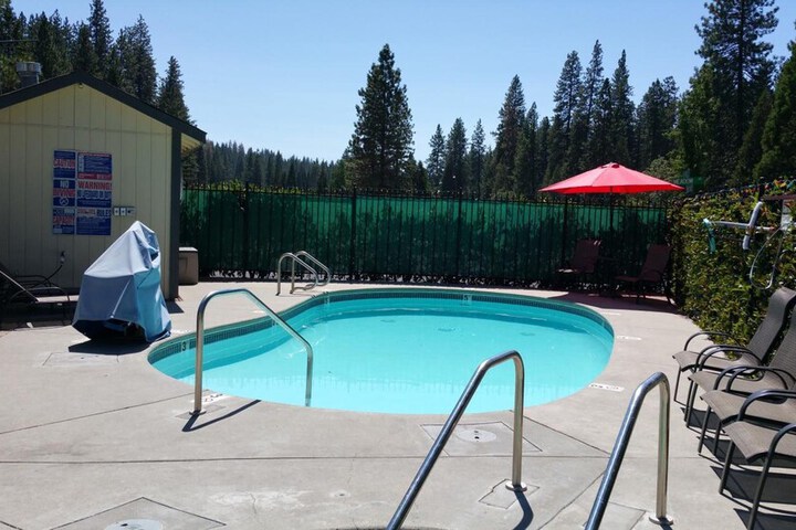 Pool 7 of 37