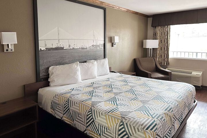 Room 18 of 18
