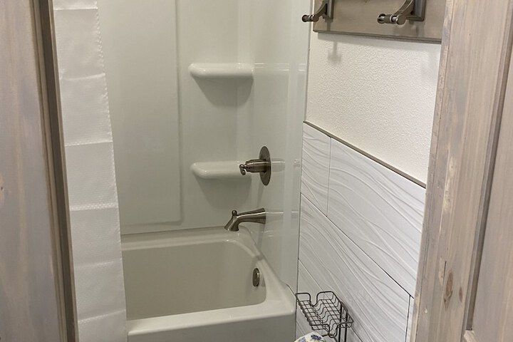 Room 32 of 63