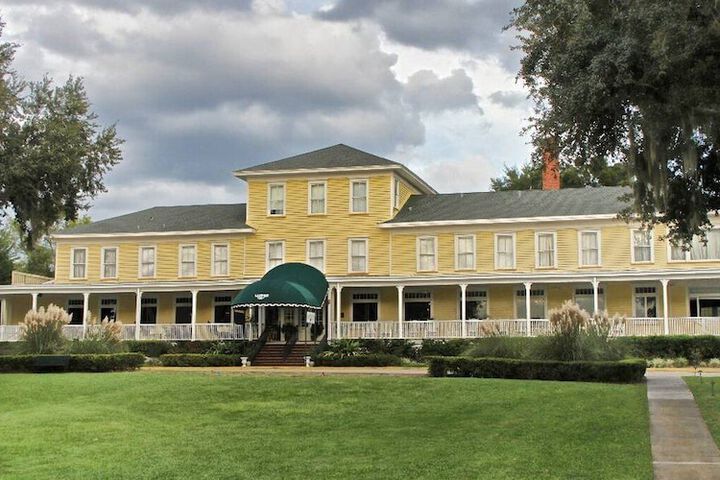 Lakeside Inn