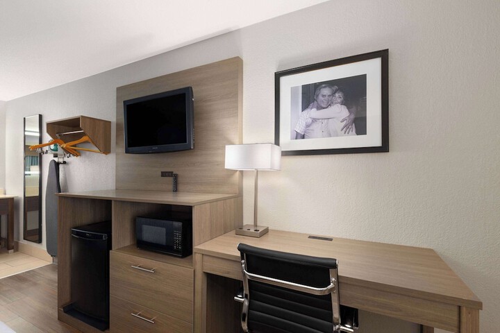 Room 26 of 39