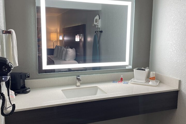 Econo Lodge Inn & Suites Near Lackland AFB