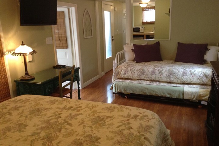 Island Guest House B & B