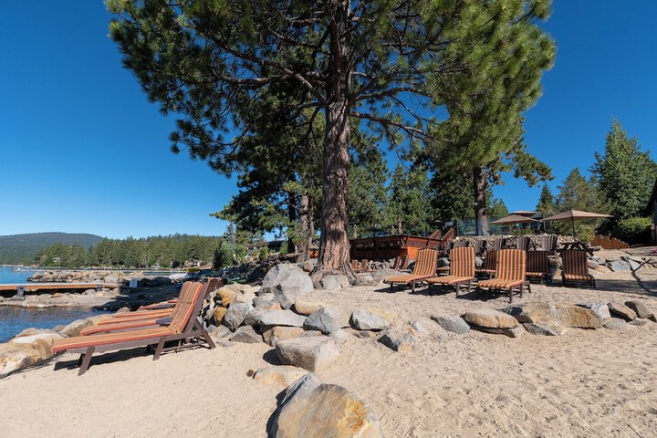 Red Wolf Lakeside Lodge
