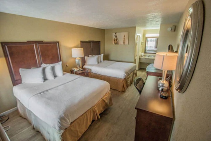 Room 13 of 28