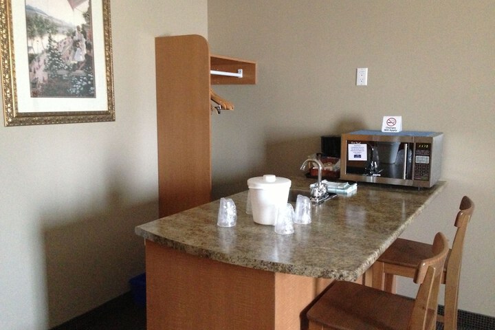 Petawawa River Inn and Suites