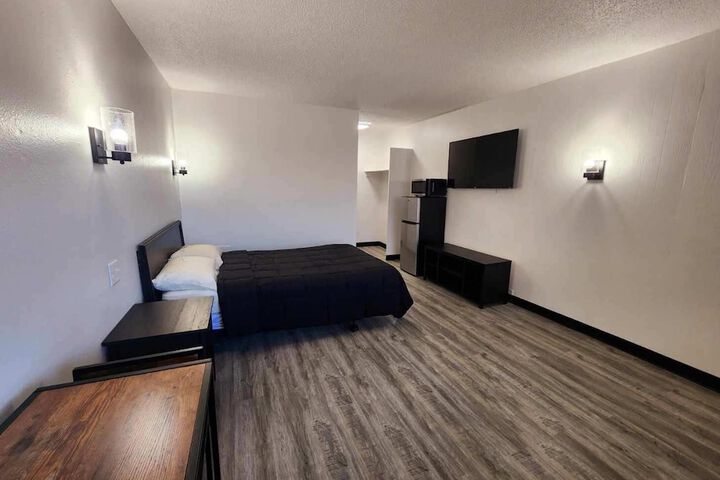 Room 18 of 25