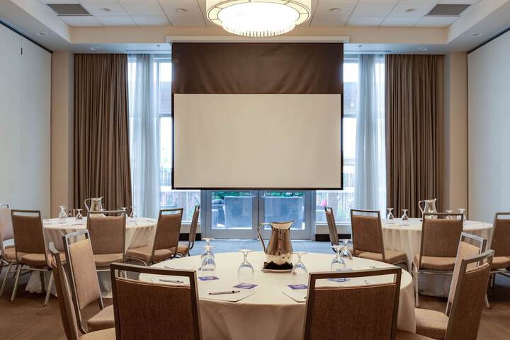 Four Points by Sheraton Kelowna Airport
