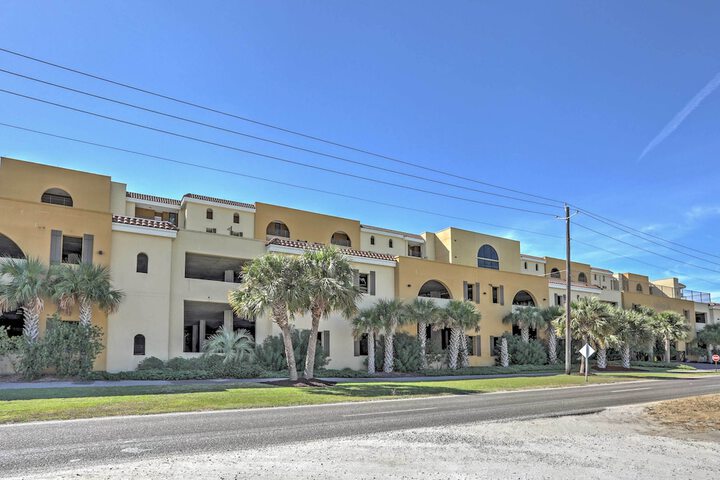 Beachfront Bliss on Dauphin Island w / Pool Access!