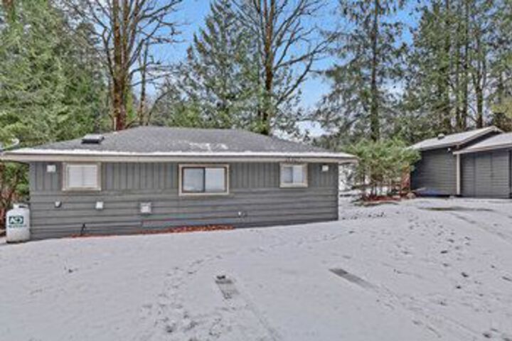Sunset Falls Cabin - Two Bedroom Cabin with Hot Tub