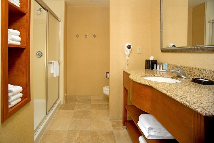 Hampton Inn & Suites Pittsburgh-Meadow Lands