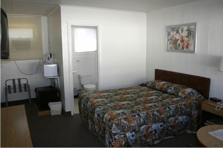 Room 10 of 16