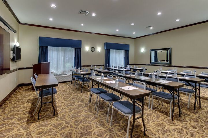 Holiday Inn Express & Suites Allentown West by IHG