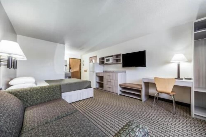 Room 17 of 34