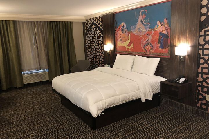 Room 13 of 16