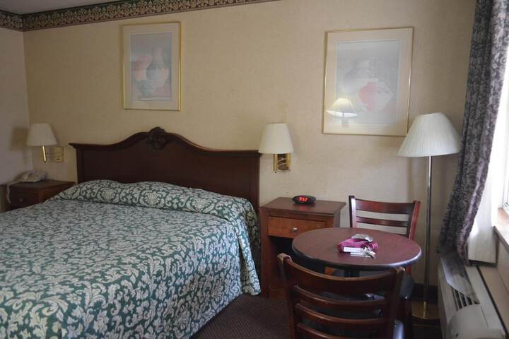 Room 9 of 20