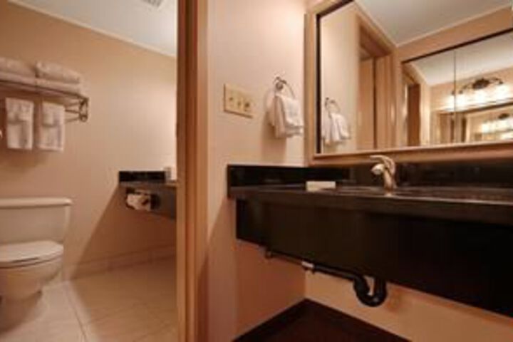 BEST WESTERN PLUS Coquitlam Inn Convention Centre