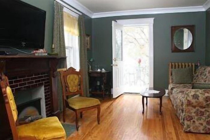 Room 27 of 35