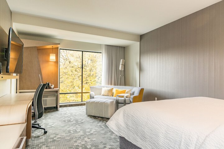 Courtyard by Marriott West Springfield