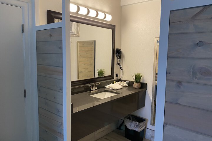 Room 33 of 63