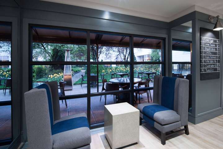 Lounge 35 of 42