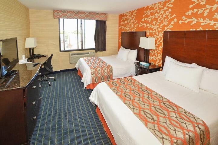 Room 13 of 31