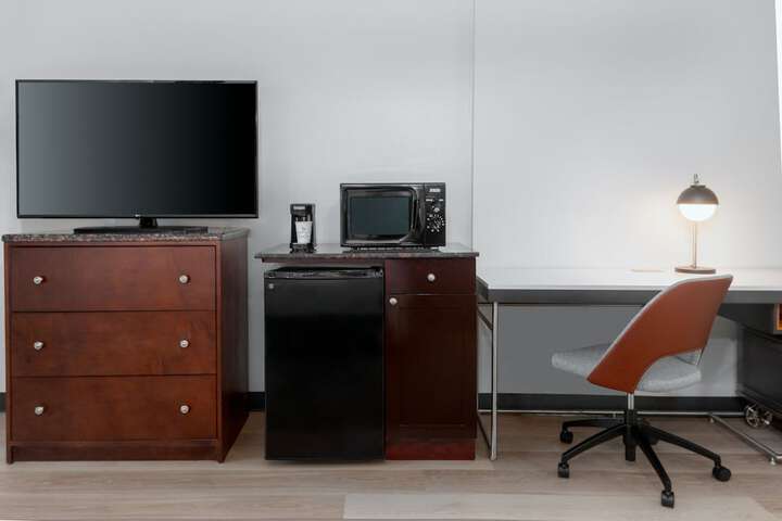 Lounge 66 of 76