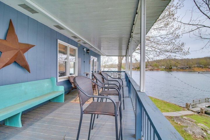 Lakefront Arkansas Abode - Deck Grill & Fire Pit!