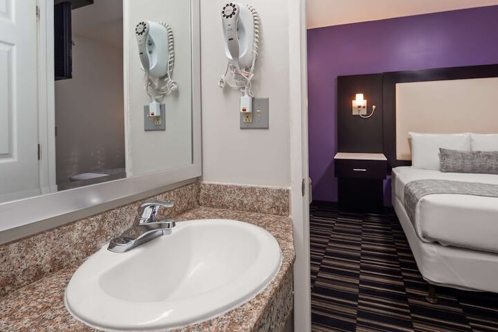 Room 21 of 25