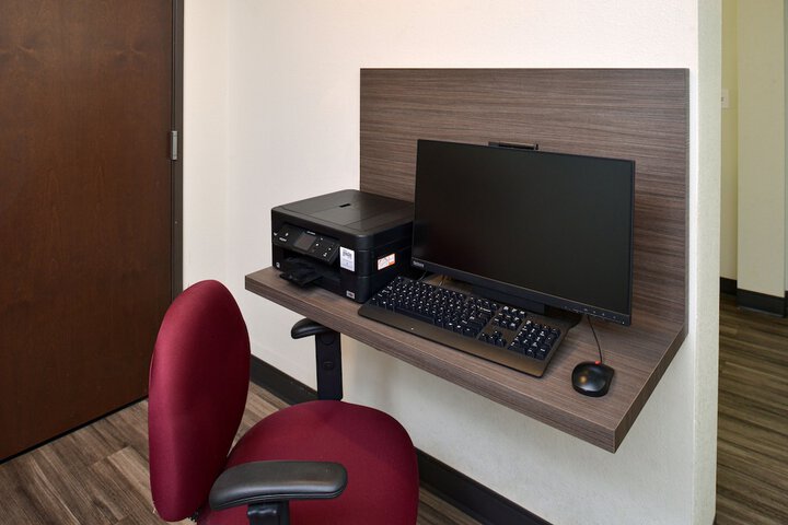 Business Center 77 of 81