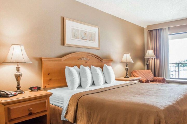 Quality Inn US65 & E. Battlefield Rd. Springfield