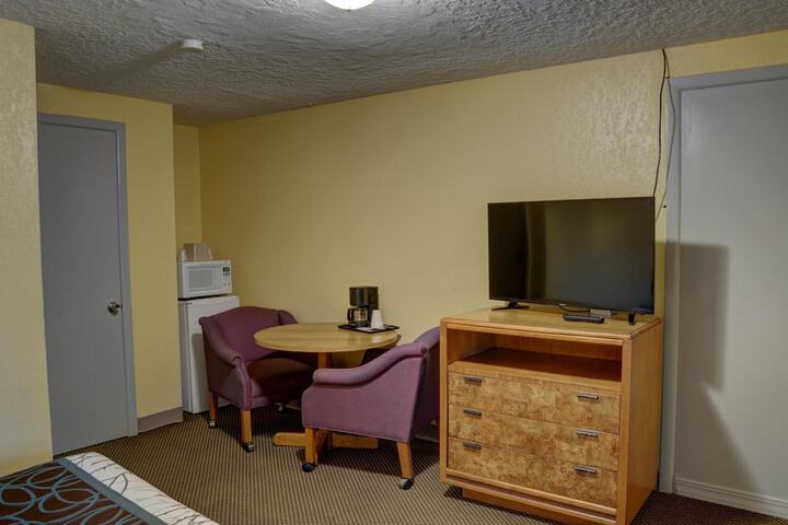 Room 12 of 34